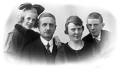 Dahlia och maken Gustav Adolf Bredberg med dotter och son